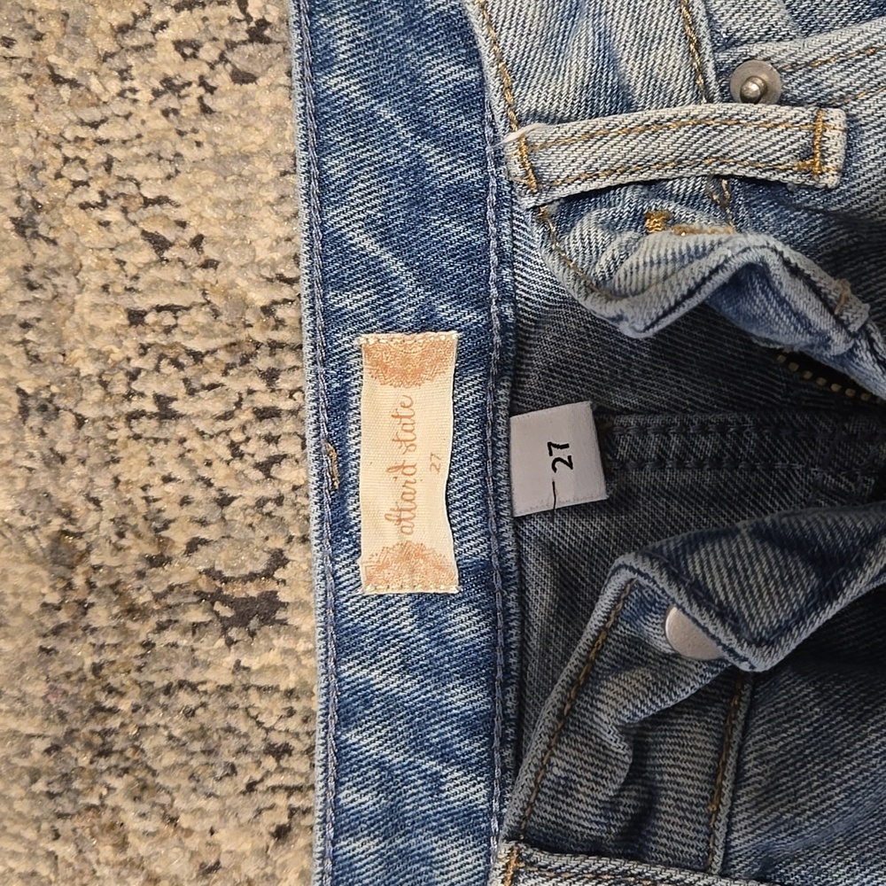 Size 27 distressed jeans - Picture 2 of 4
